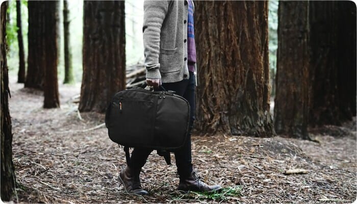 cabpack expandable backpack has 2 padded handles. {Tech} for Travel. https://techfortravel.co.uk