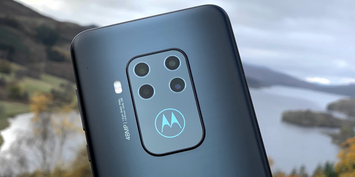 Review: Motorola One Zoom – Flagship Camera on a Budget motorola one zoom camera and logo