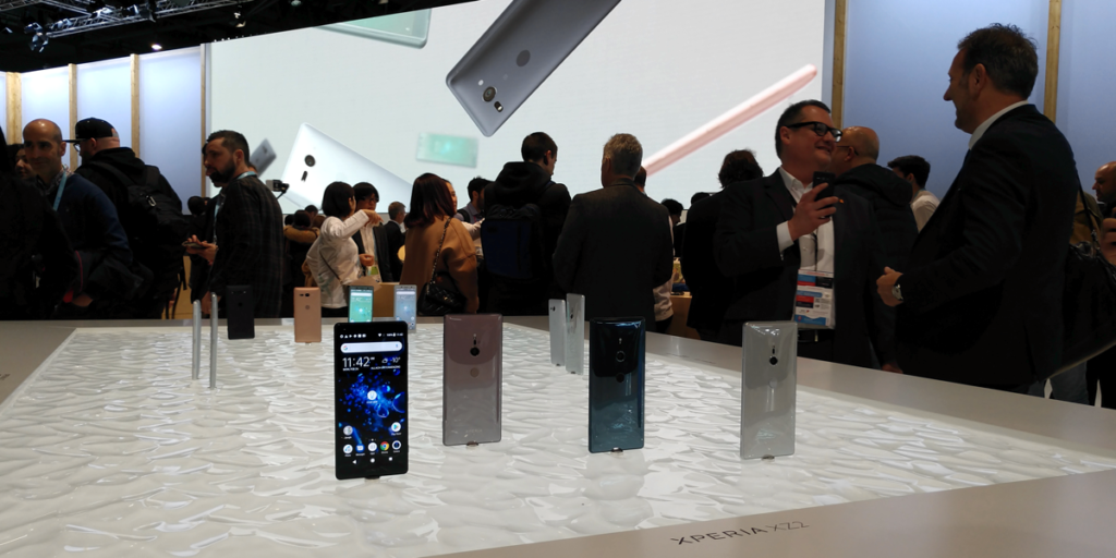 Smartphones and attendees at MWC.