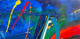 Review: STM ChargeTree All-in-One Wireless Charger a smart watch on a stand