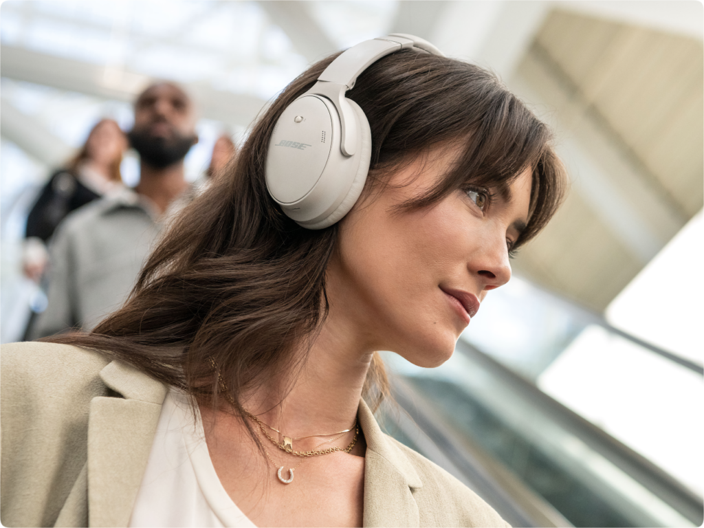 Bose QC45 Headphones in White Smoke colour option. {Tech} for Travel. https://techfortravel.co.uk