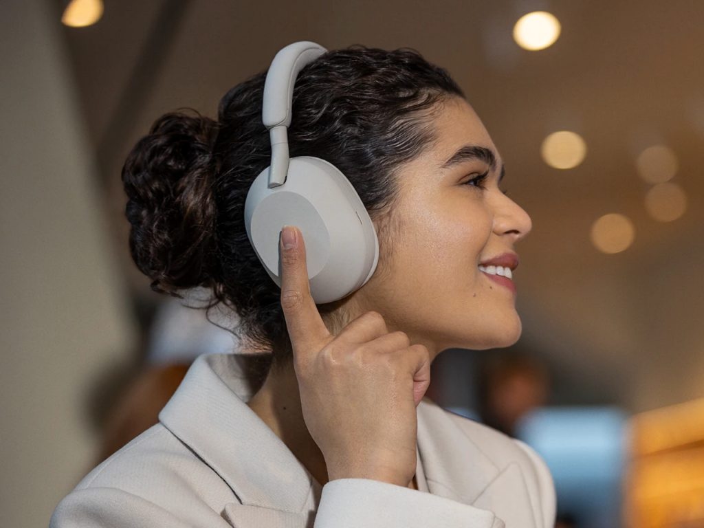 Best ANC Headphones for travelling 2022 Sony WH-1000XM5 headphones. {Tech} for Travel. https://techfortravel.co.uk