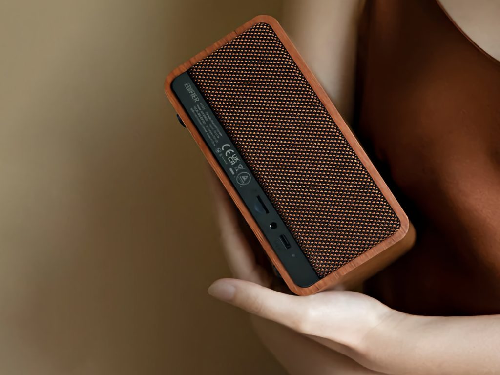 Edifier MP230 portable bluetooth speaker. Father's day gift guide 2022. {Tech} for Travel. https://techfortravel.co.uk