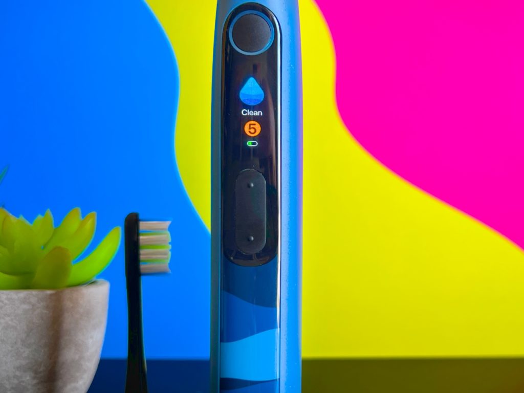Oclean X10 Smart Electric Toothbrush display. {Tech} for Travel. https://techfortravel.co.uk