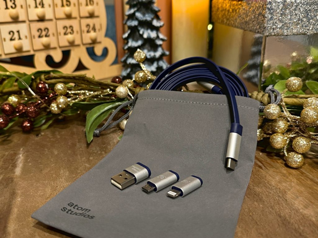 Atom Studios Universal cable. Travel Gadget Holiday Gift Guide 2022. {Tech} for Travel. https://techfortravel.co.uk