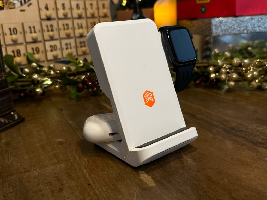 STM ChargeTree Go wireless charger for travel. Travel Gadget Holiday Gift Guide 2022. {Tech} for Travel. https://techfortravel.co.uk