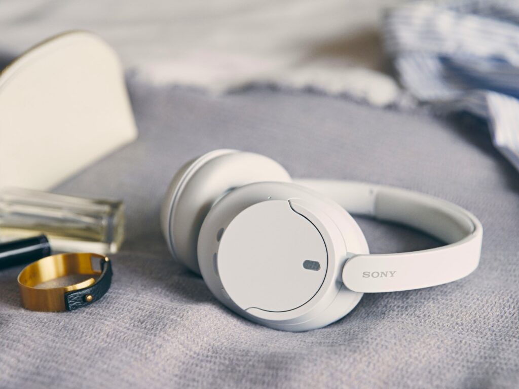 Sony WH-CH720N Headphones in white.  {Tech} for Travel.  https://techfor travel.co.uk