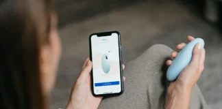 CES 2024: Overcome Anxiety in the Air with Moonbird CES 2024 News Moonbird