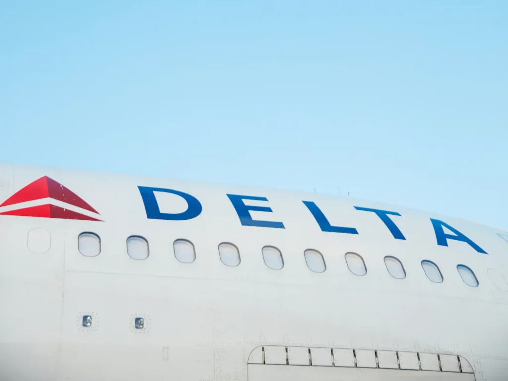 a close up of a plane. Fly Delta App.  {Tech} for Travel. https://techfortravel.co.uk