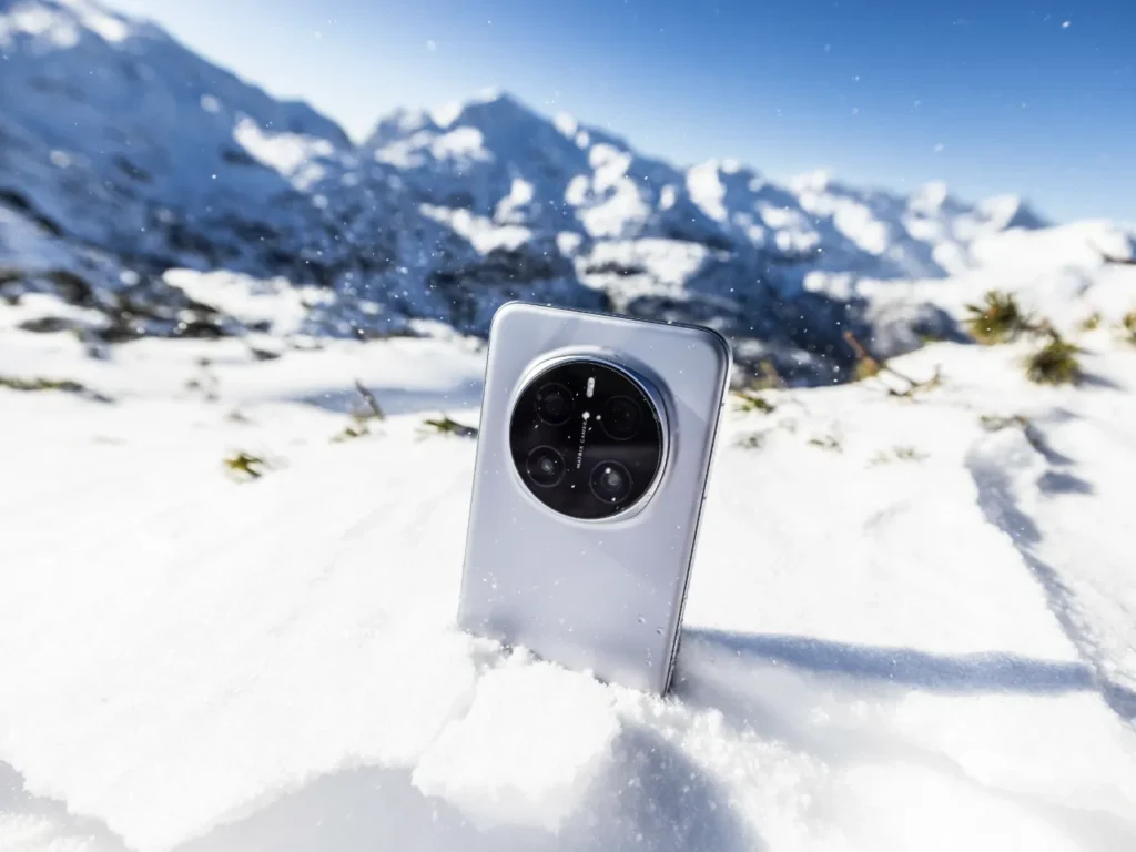 a phone in the snow. HONOR Magic7 Pro. {Tech} for Travel. https://techfortravel.co.uk