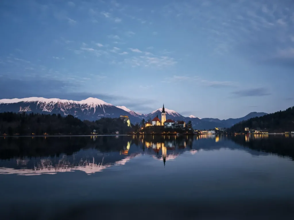 a small town on a lake with mountains in the background. HONOR Magic7 Pro Review.  {Tech} for Travel. https://techfortravel.co.uk