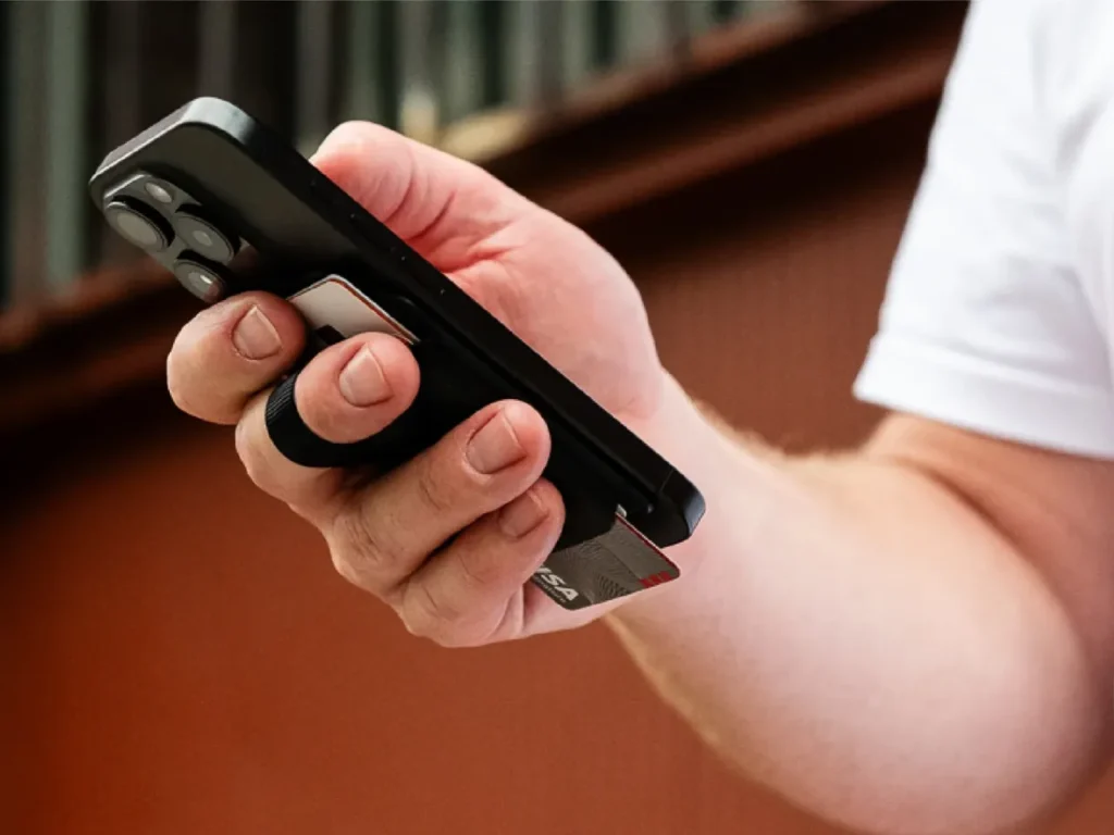 Gomatic Phone Wallet – {Tech} for Travel a hand holding a remote control. Nomatic Gomatic Phone Wallet. Father's Day Gift Ideas. {Tech} for Travel. https://techfortravel.co.uk