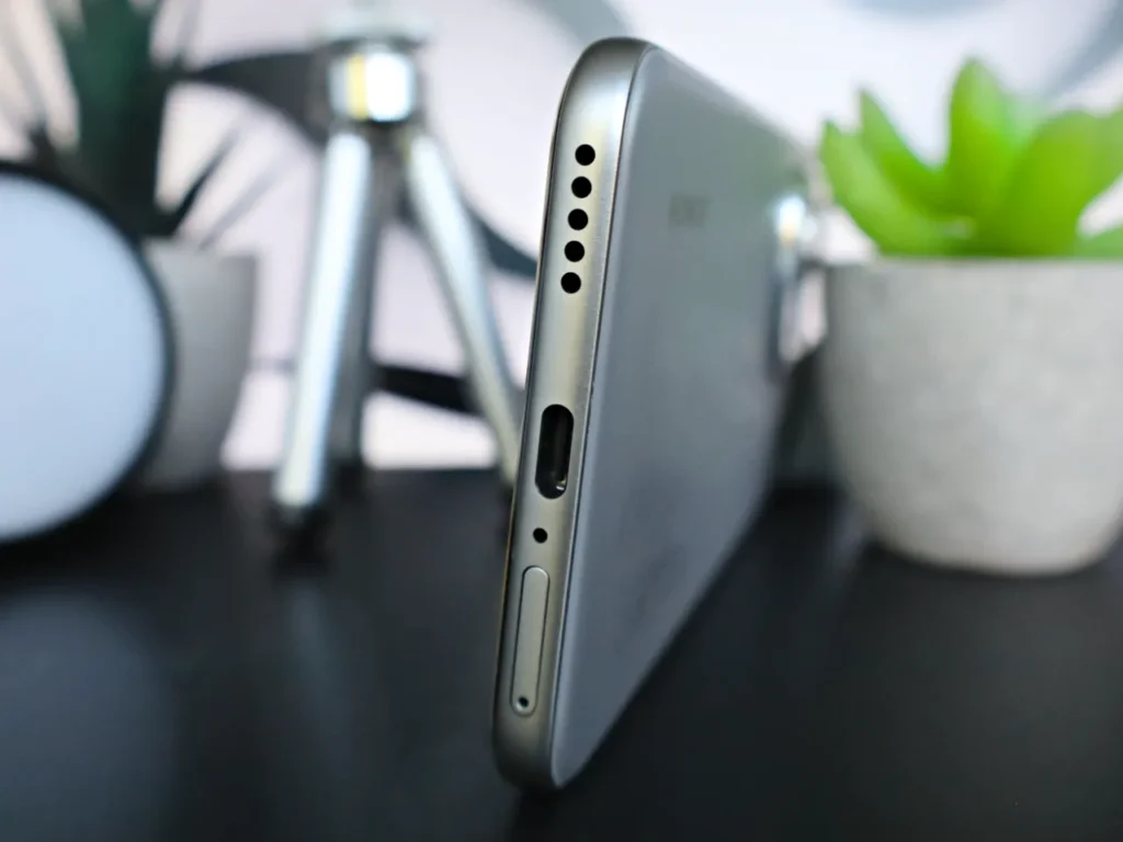 HONOR 400 Pro USB-C – {Tech} for Travel a close up of a phone. HONOR 400 Pro Review. {Tech} for Travel. https://techfortravel.co.uk