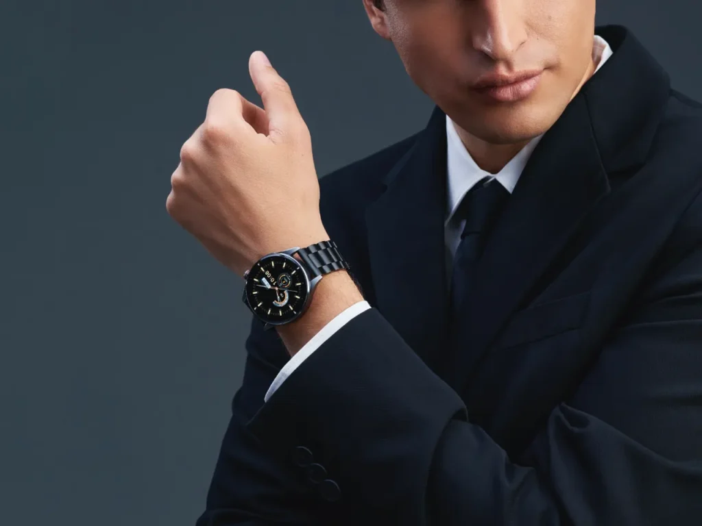 Maxcom Iron R Smartwatch – {Tech} for Travel a man wearing a black suit and tie. Father's Day Gift Ideas. {Tech} for Travel. https://techfortravel.co.uk