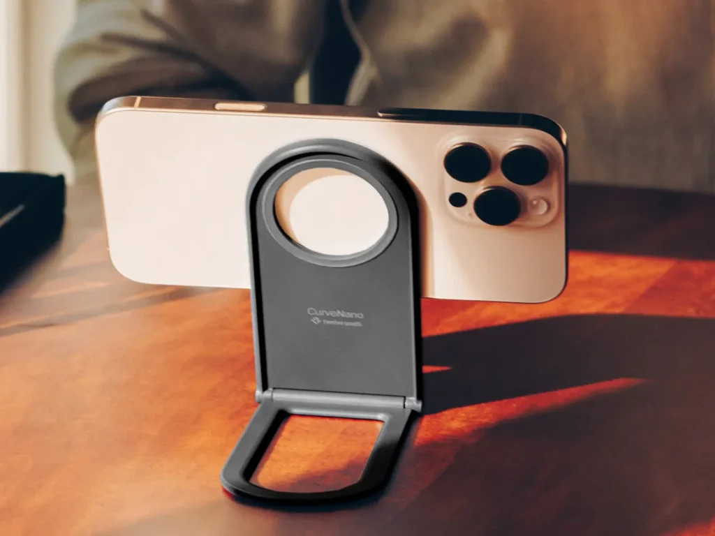 Twelve South Curve Nano Hero – {Tech} for Travel a cell phone on a stand. Twelve South Curve Nano. {Tech} for Travel. https://techfortravel.co.uk