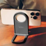 Travel Light with the Twelve South Curve Nano Stand a cell phone on a stand. Twelve South Curve Nano. {Tech} for Travel. https://techfortravel.co.uk