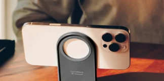 Travel Light with the Twelve South Curve Nano Stand a cell phone on a stand. Twelve South Curve Nano. {Tech} for Travel. https://techfortravel.co.uk
