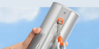 XGIMI MoGo 4 Series Puts Laser Tech in Your Bag a hand holding a speaker. XGIMI MoGO 4 Projector