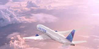 United Airlines WiFi Expands as Starlink Gains FAA Thumbs Up for Mainline Aircraft an airplane flying in the sky. United Airlines WiFi. {Tech} for Travel. https://techfortravel.co.uk