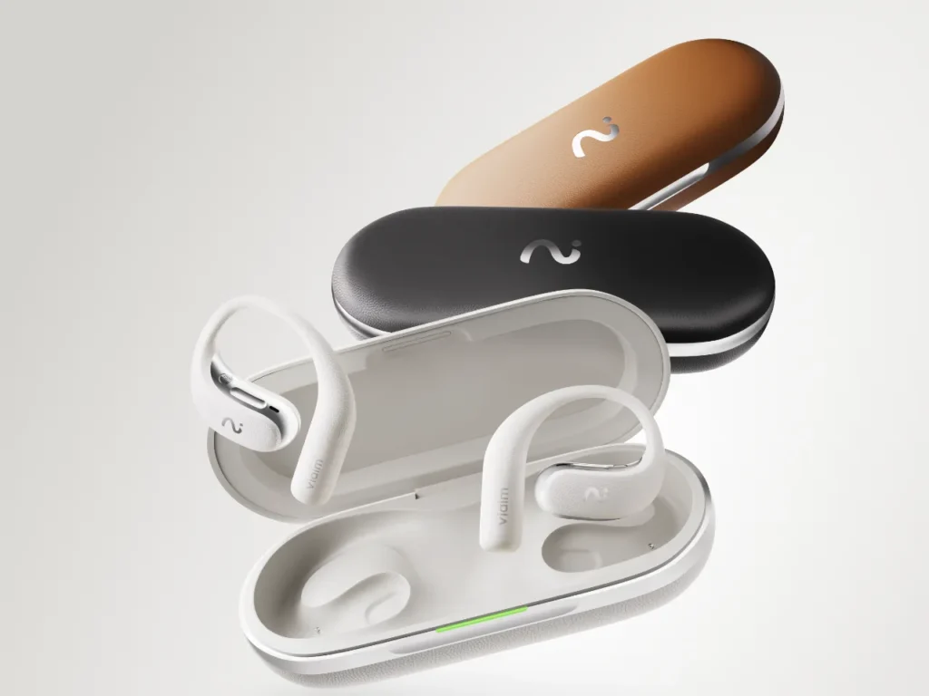 viaim OpenNote Colors – {Tech} for Travel a group of white and black earbuds in a case. viaim opennote earphones. {Tech} for Travel. https://techfortravel.co.uk