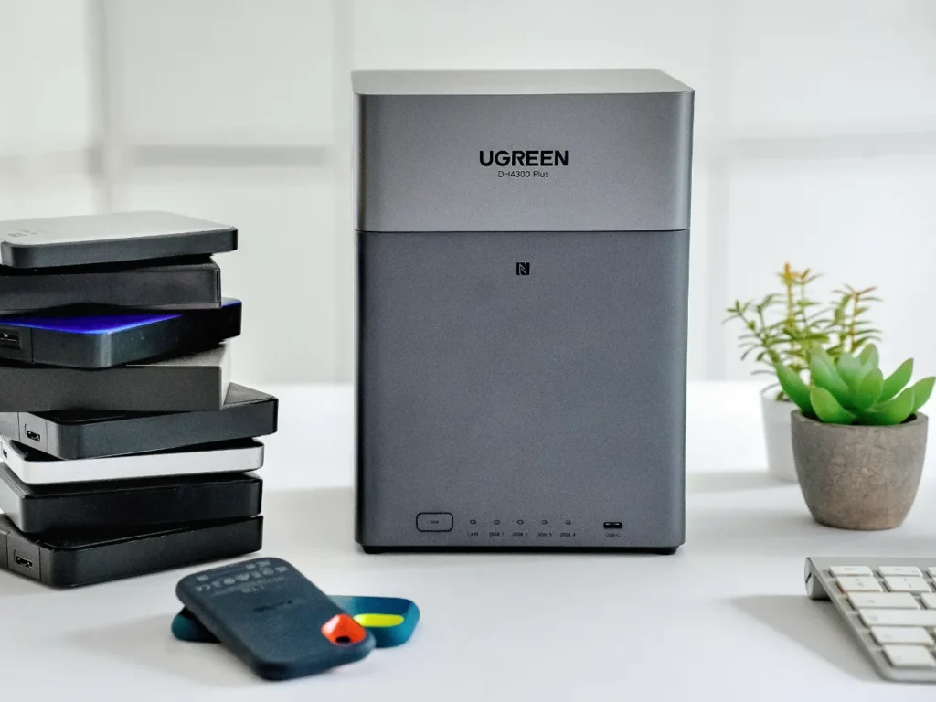 UGREEN DH4300 Plus Lifestyle 2 – {Tech} for Travel a computer device on a table. UGREEN NASync DH4300 Plus Review. {Tech} for Travel. https://techfortravel.co.uk