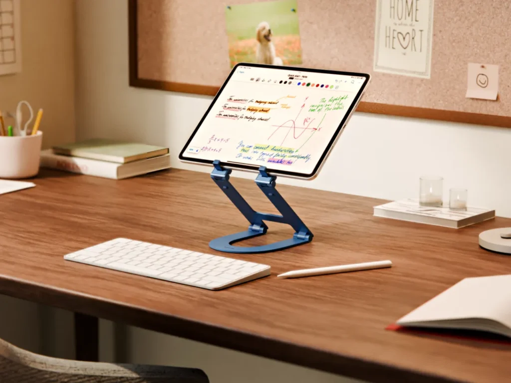 Twelve South Curve Mini desk – {Tech} for Travel a tablet on a desk. Twelve South Curve Mini. {Tech} for Travel. https://techfortravel.co.uk