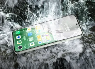 New release brings HONOR Magic8 Lite three-day battery claims a cell phone with water splashing