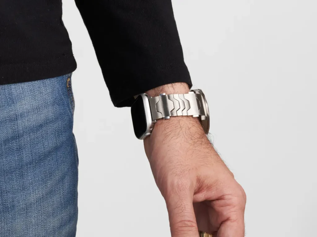 Smartlet Strap profile – {Tech} for Travel a man wearing a watch. Smartlet strap. CES 2026 News. {Tech} for Travel. https://techfortravel.co.uk