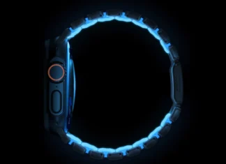 Limited Edition Apple Watch band from Nomad lands in Icy Blue Glow a close up of a watch. Nomad Goods Icy Blue Limited Edition Apple Watch Band. {Tech} for Travel. https://techfortravel.co.uk