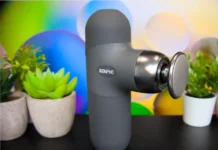 RENPHO Mini Thermal Massage Gun Review: Warm Recovery Anywhere a device on a table. RENPHO Mini Thermal Massage Gun review. {Tech} for Travel. https://techfortravel.co.uk